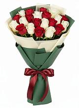 Букет Микс из красных и белых роз в Люберцах