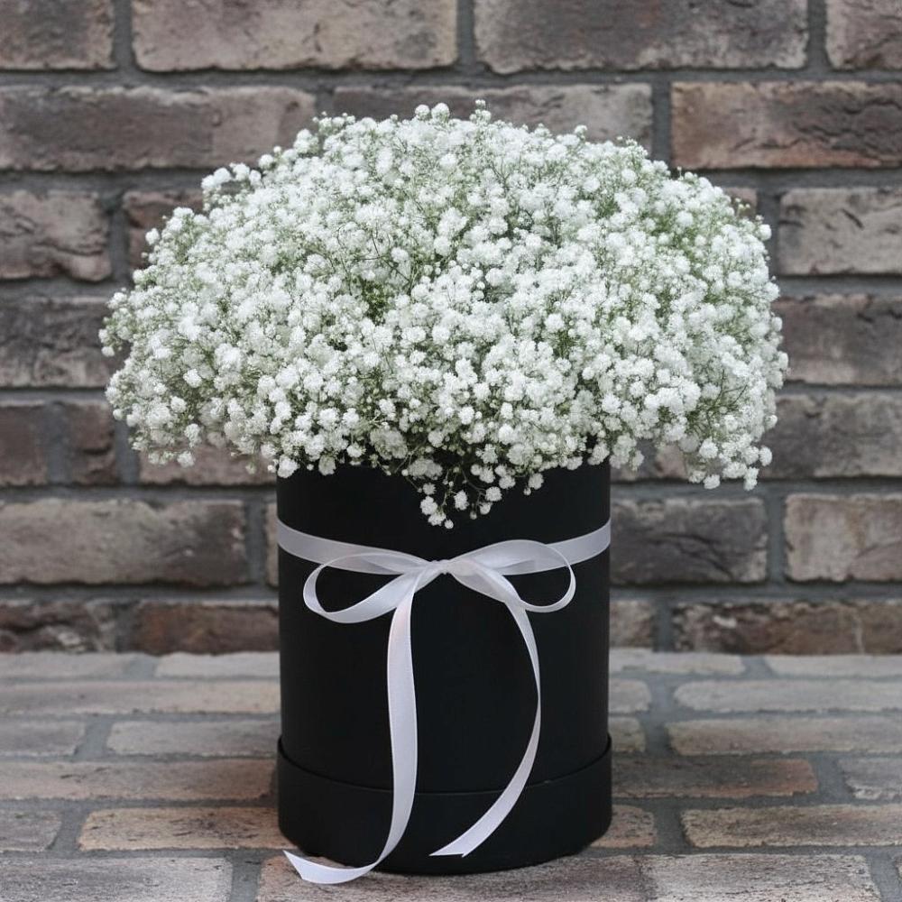 Цветочная композиция из Гипсофила в шляпной коробке в Люберцах