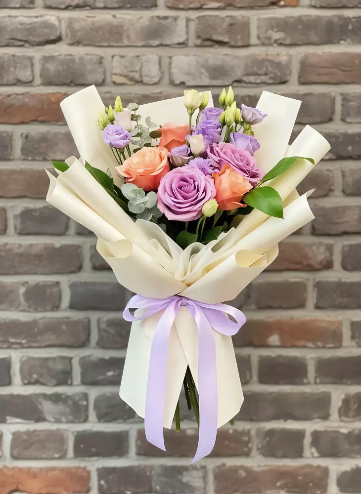 Букет цветов из: Лизиантусы и Розы в Люберцах