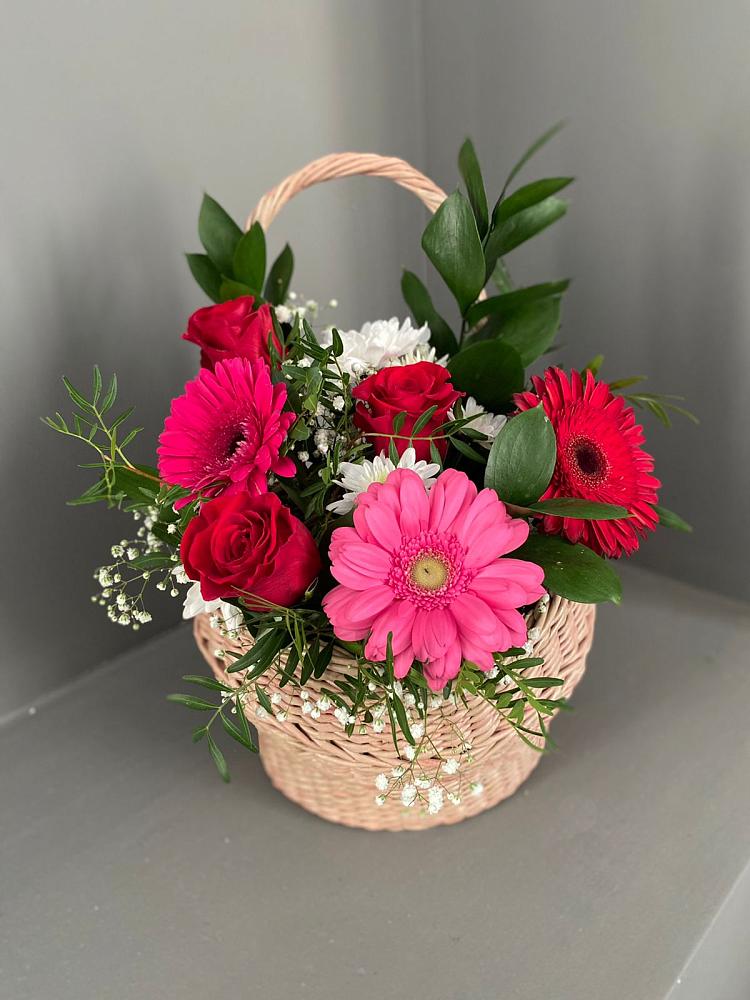 Цветочная композиция из Розы, Хризантемы и Герберы в корзине в Люберцах