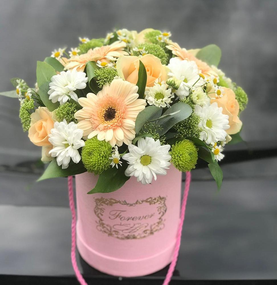 Цветочная композиция из Розы, Герберы и Хризантемы в шляпной коробке в Люберцах