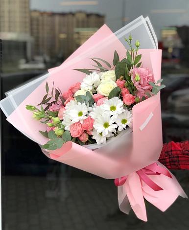 Букет цветов из: Розы, Лизиантусы и Хризантемы в Люберцах