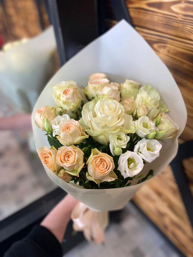 Букет цветов из: Розы и Лизиантусы в Люберцах